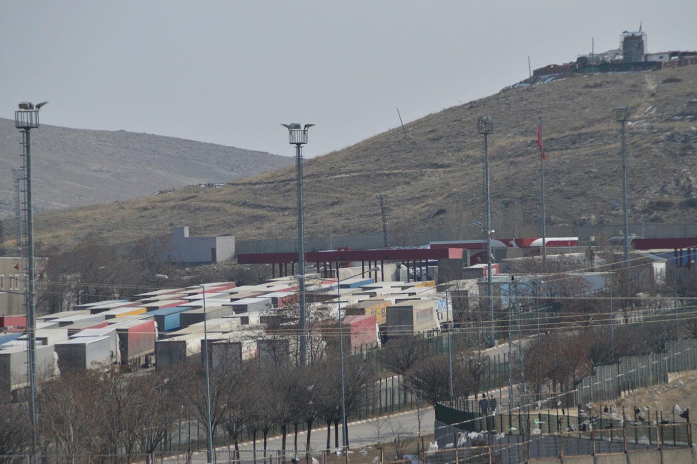 Gürbulak'ta 7 kilometrelik TIR kuyruğu oluştu